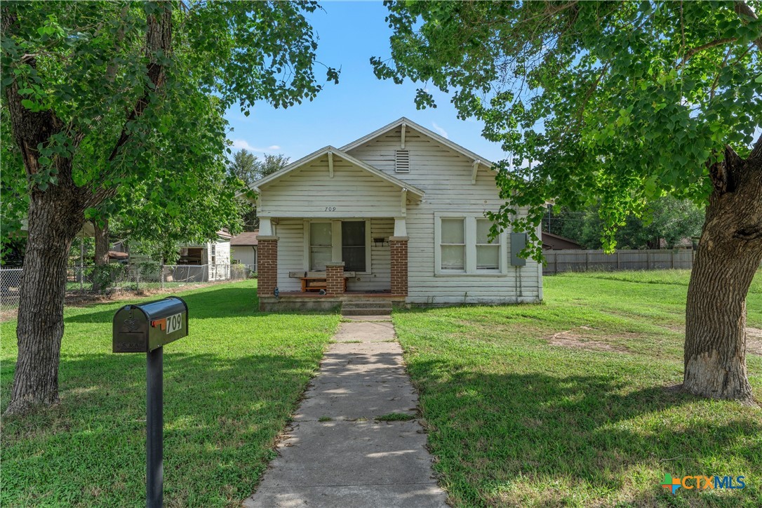 709 E 18th Street Property Photo 1