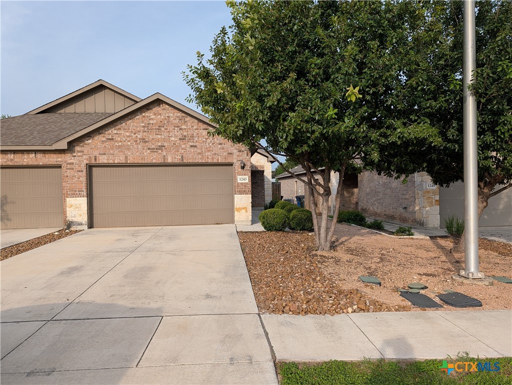 1243 Old Fm 306 Property Photo 1