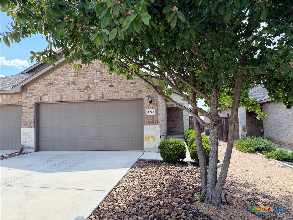 1243 Old Fm 306 Property Photo 1
