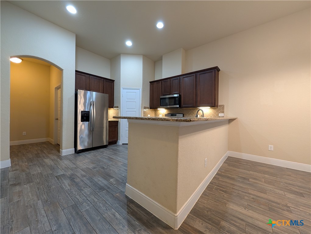 1243 Old Fm 306 Property Photo 5