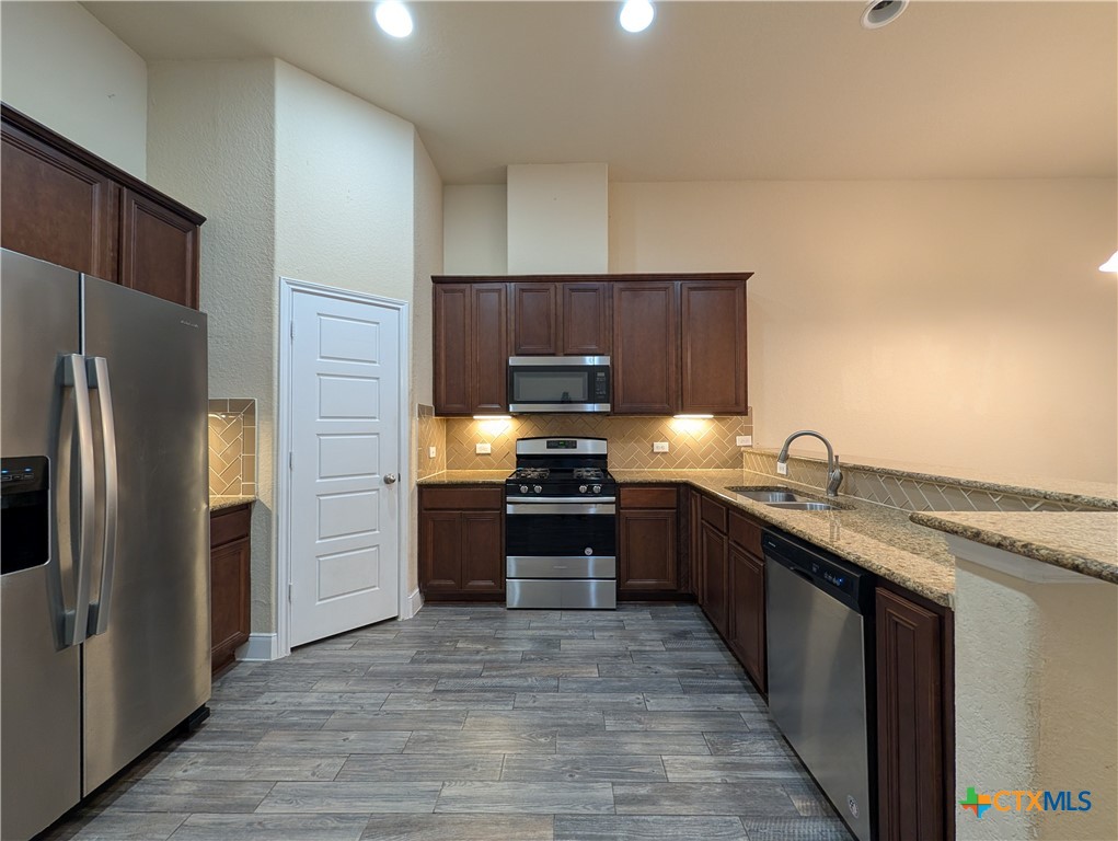 1243 Old Fm 306 Property Photo 6