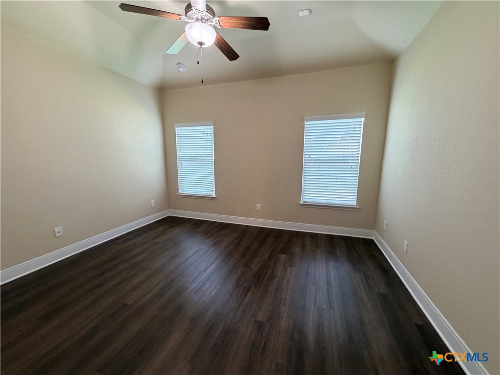 1243 Old Fm 306 Property Photo 12