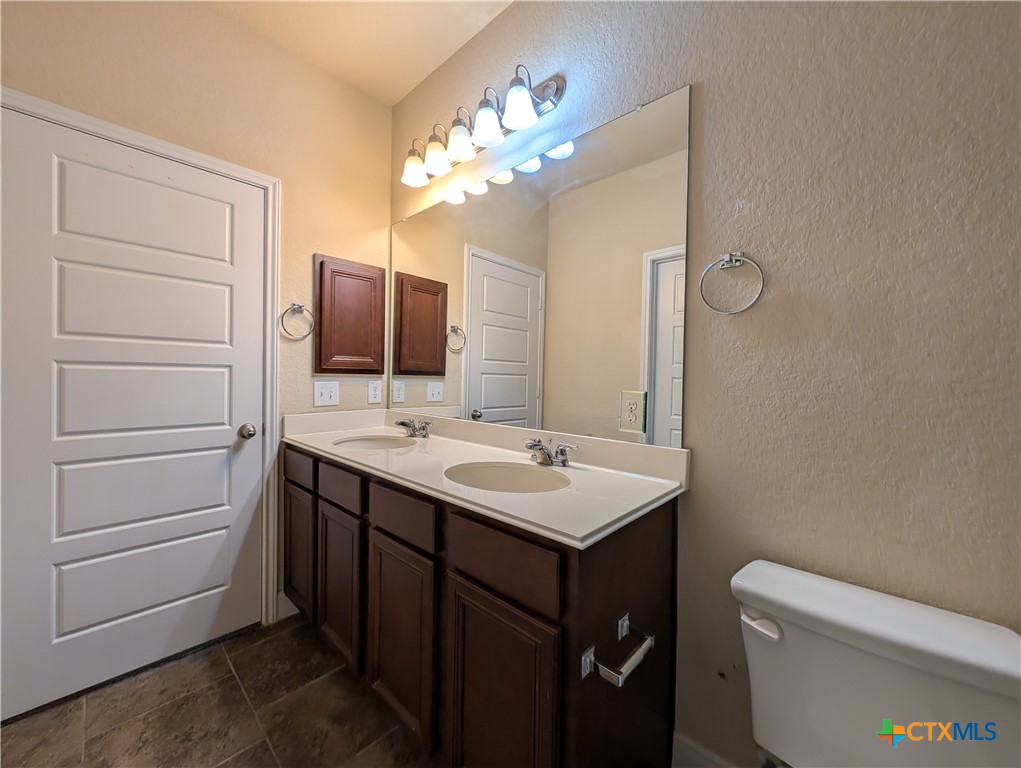 1243 Old Fm 306 Property Photo 16