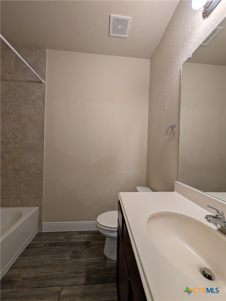 1243 Old Fm 306 Property Photo 19