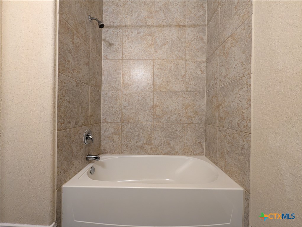 1243 Old Fm 306 Property Photo 20