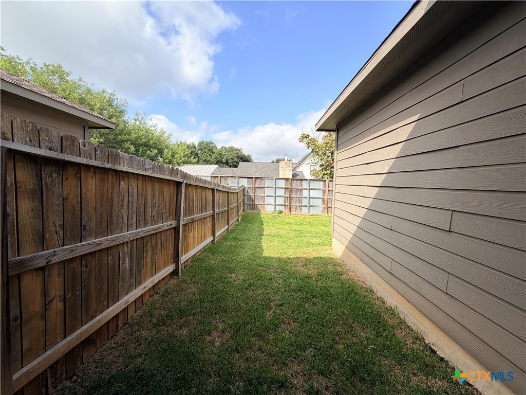 1243 Old Fm 306 Property Photo 25