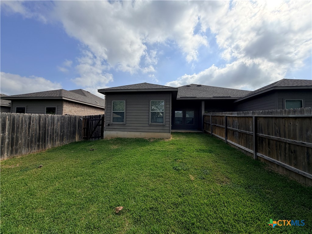 1243 Old Fm 306 Property Photo 27