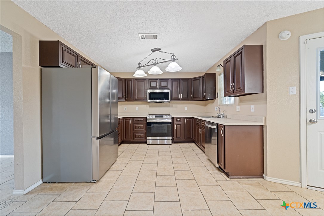 303 Carly Drive Property Photo 8