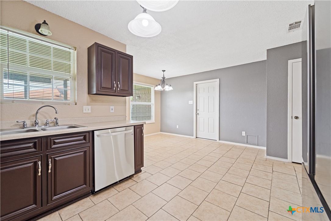 303 Carly Drive Property Photo 9