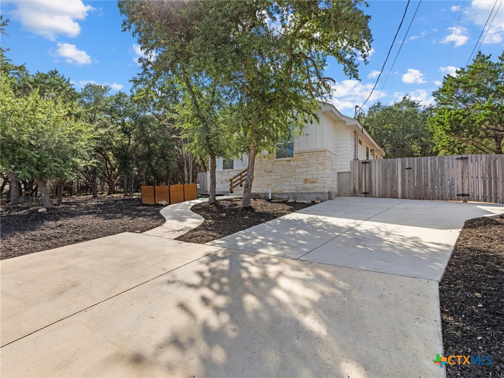 1463 Bonnyview Drive Property Photo 3