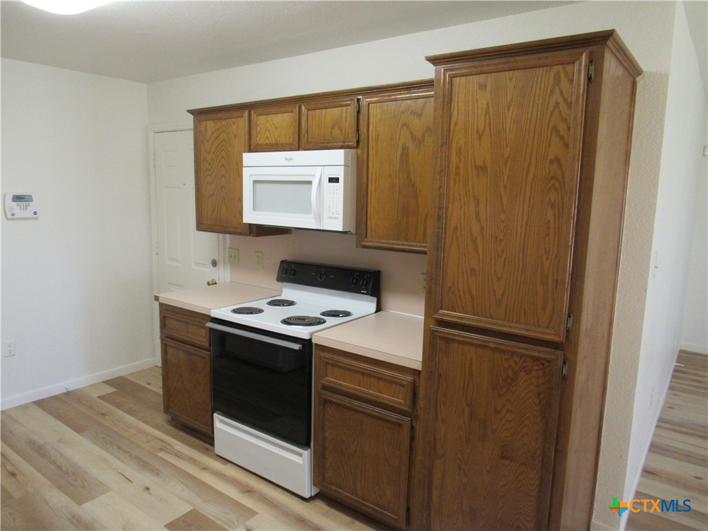 3004 Honeysuckle Circle A Property Photo 7