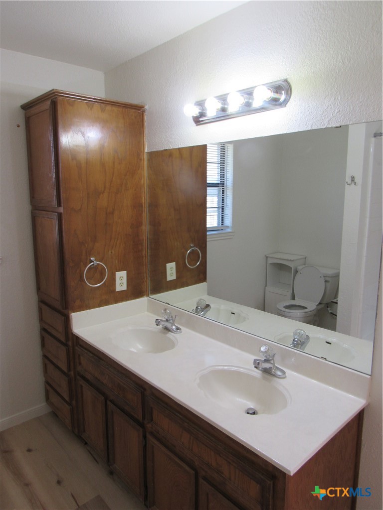 3004 Honeysuckle Circle A Property Photo 10
