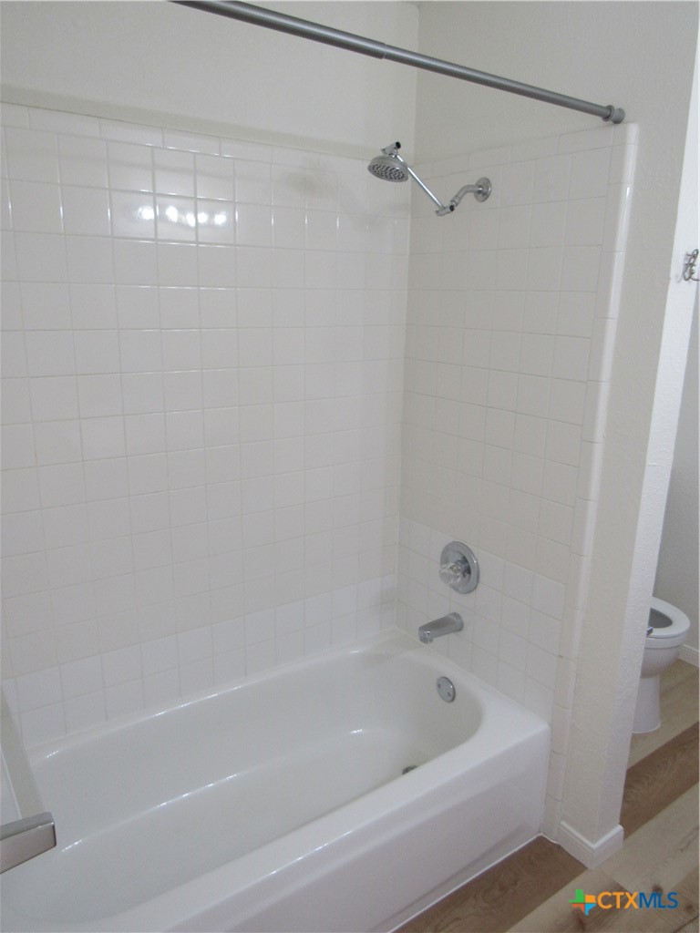 3004 Honeysuckle Circle A Property Photo 11