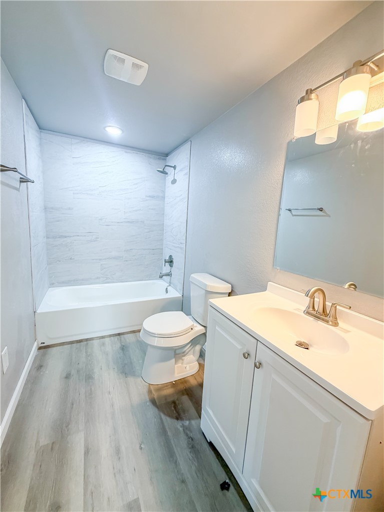 1404 W Ave E - B Property Photo 11