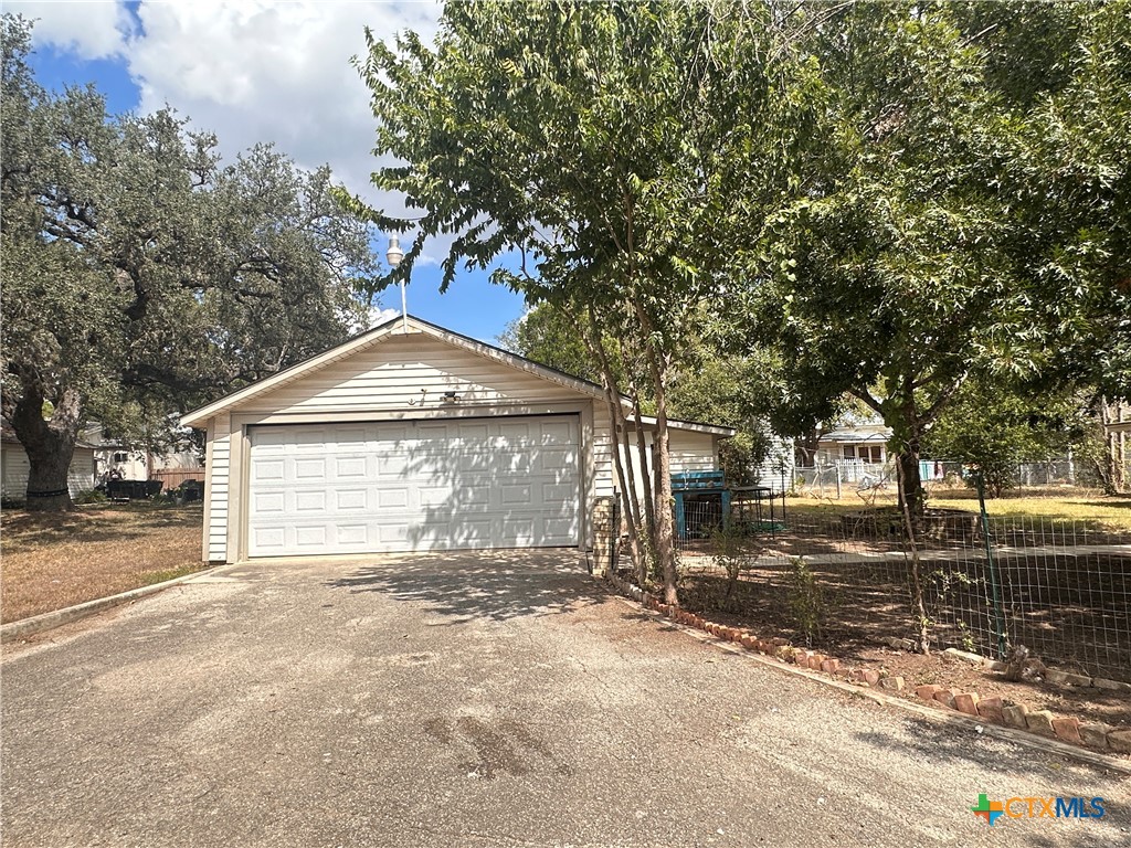 726 W San Antonio Street Property Photo 34
