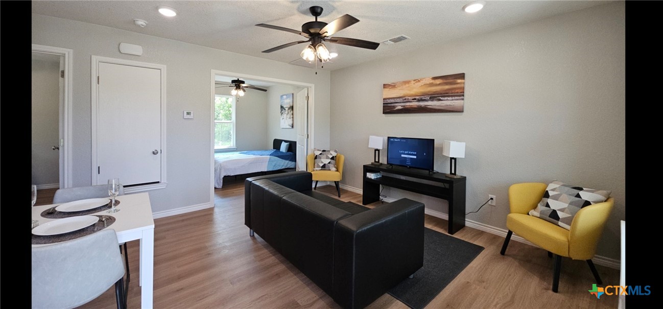 1701 Sycamore Property Photo 4