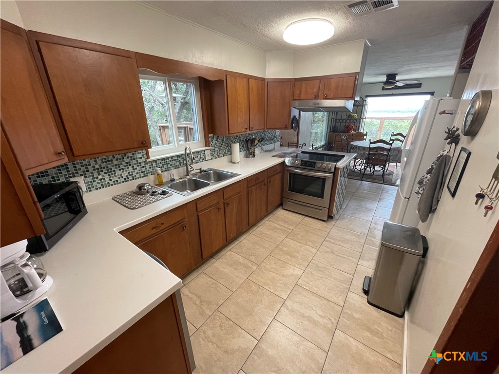 1221 Hallmark Property Photo 10