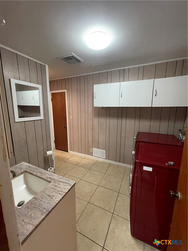 1221 Hallmark Property Photo 24