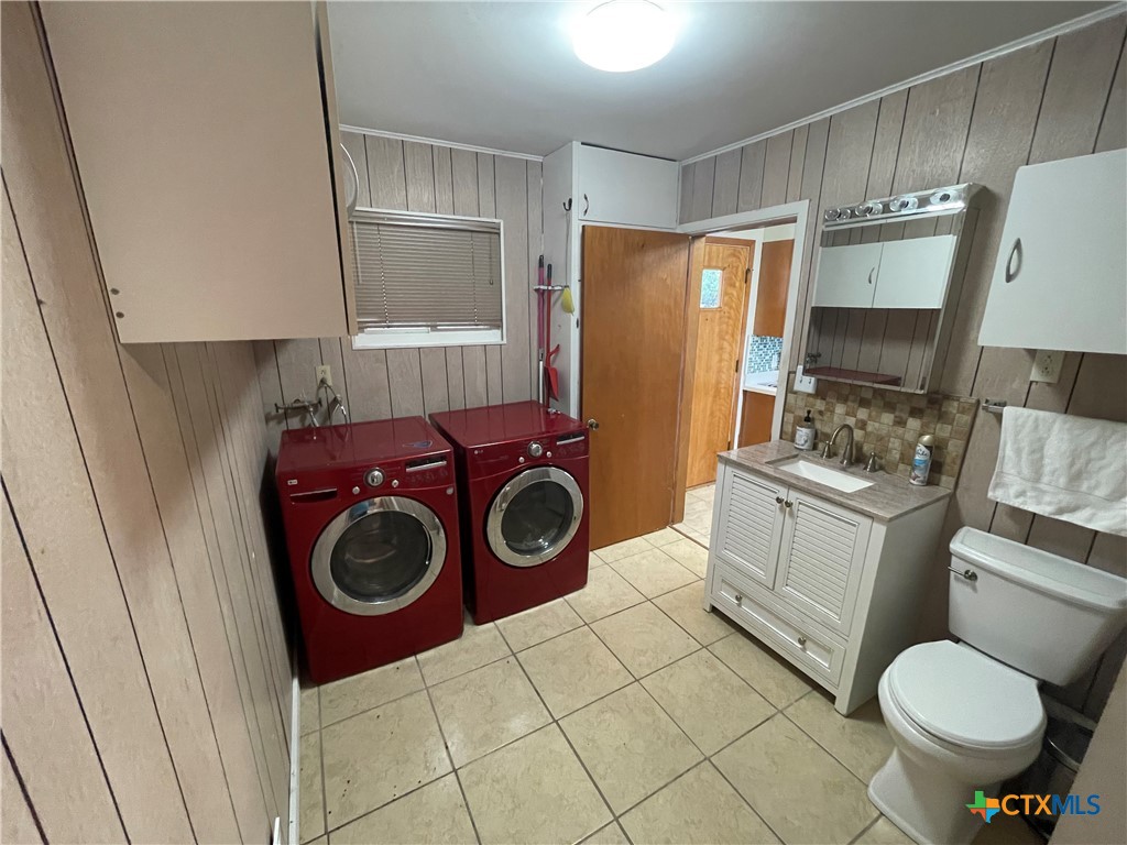 1221 Hallmark Property Photo 26