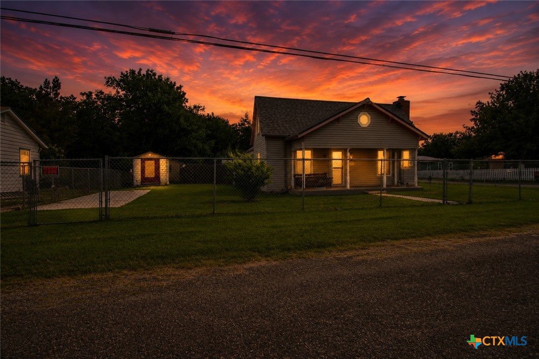 300 W Avenue J Property Photo 3