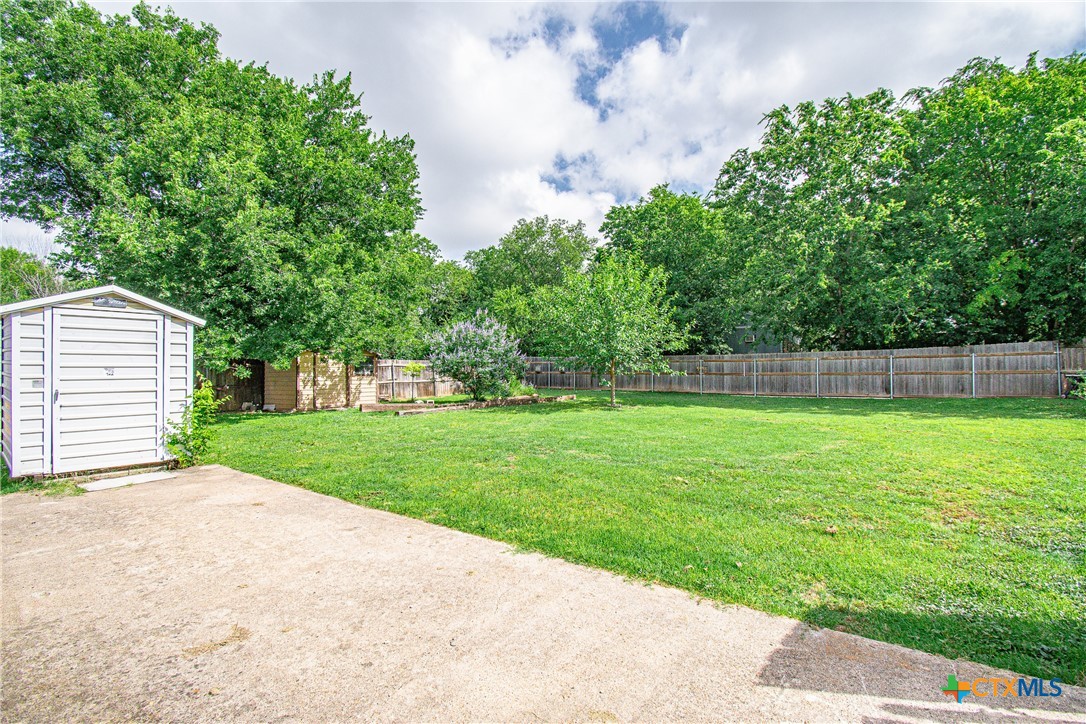 300 W Avenue J Property Photo 6