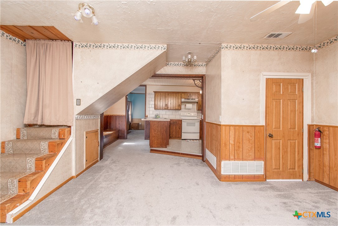 300 W Avenue J Property Photo 16