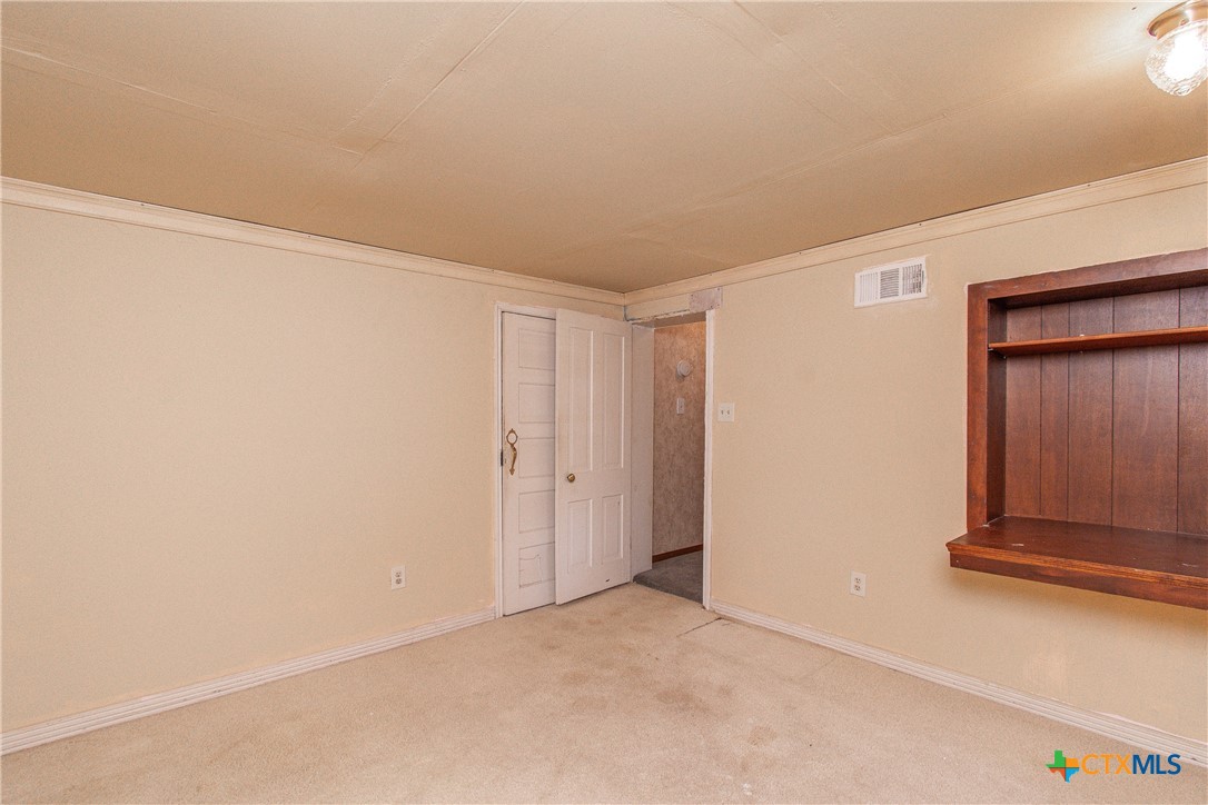 300 W Avenue J Property Photo 24