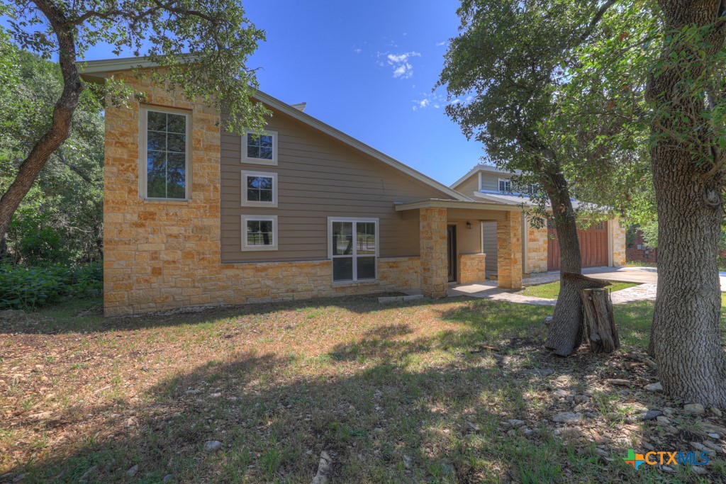 3055 Lakeview Drive Property Photo 1