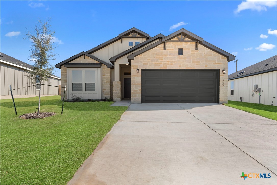 9008 Chalk Maple Drive Property Photo 1