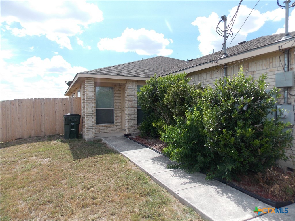 2744 Fm-1044 Property Photo 2