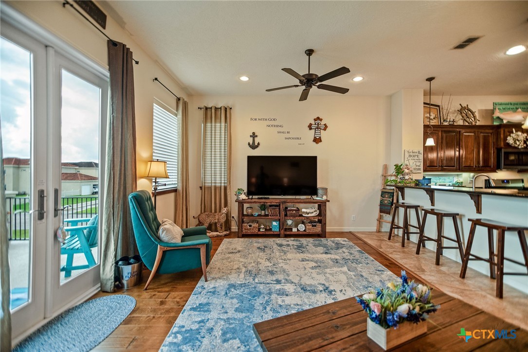 4 Lavaca Bay Place Property Photo 5
