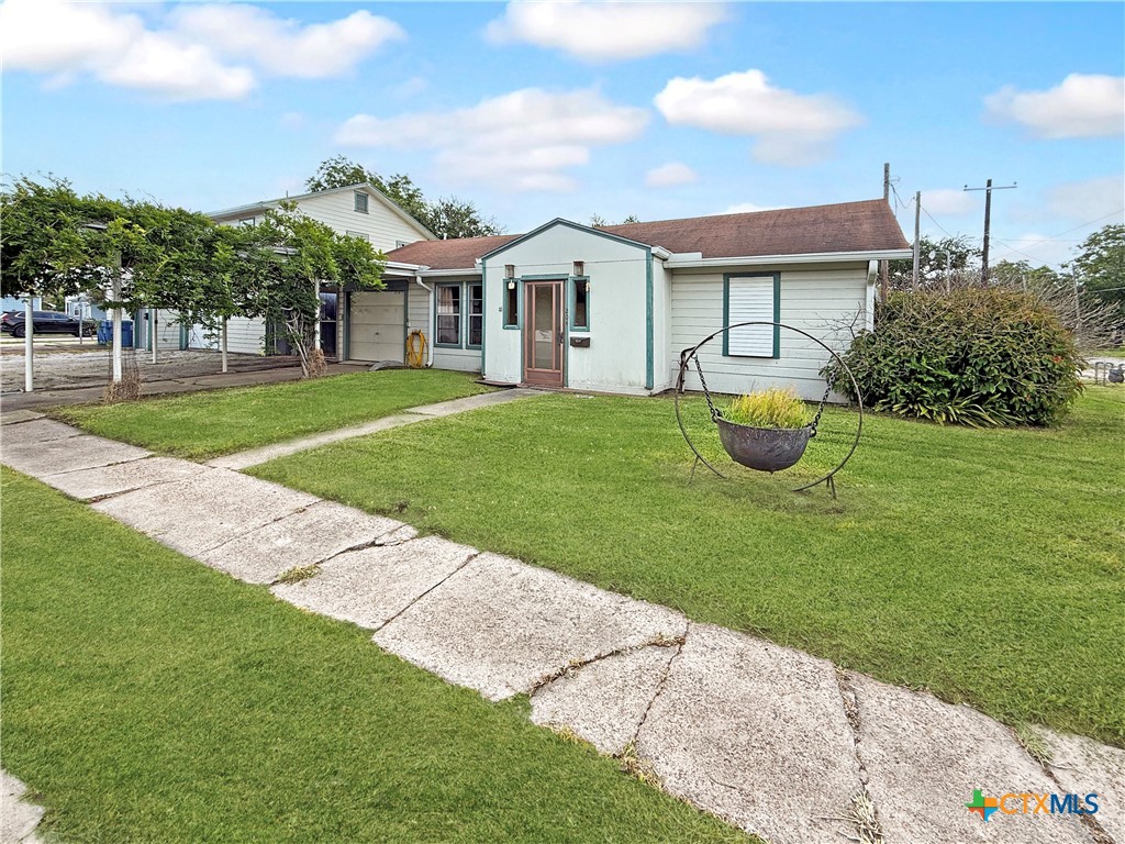 204 E Austin Street Property Photo 1