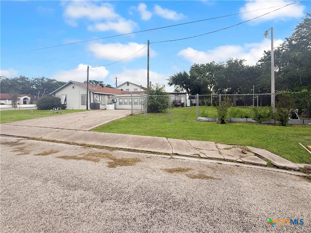 204 E Austin Street Property Photo 3