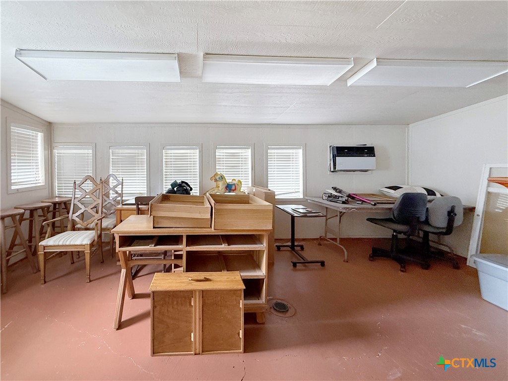 204 E Austin Street Property Photo 10