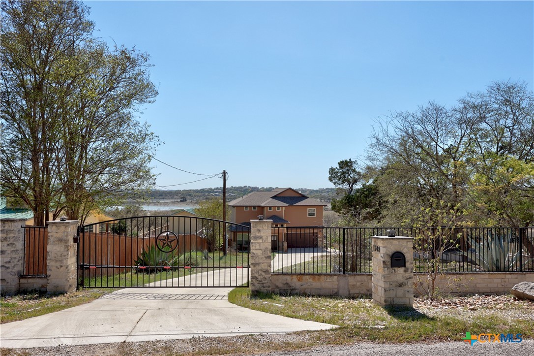 1748 Lakeshore Drive Property Photo 2