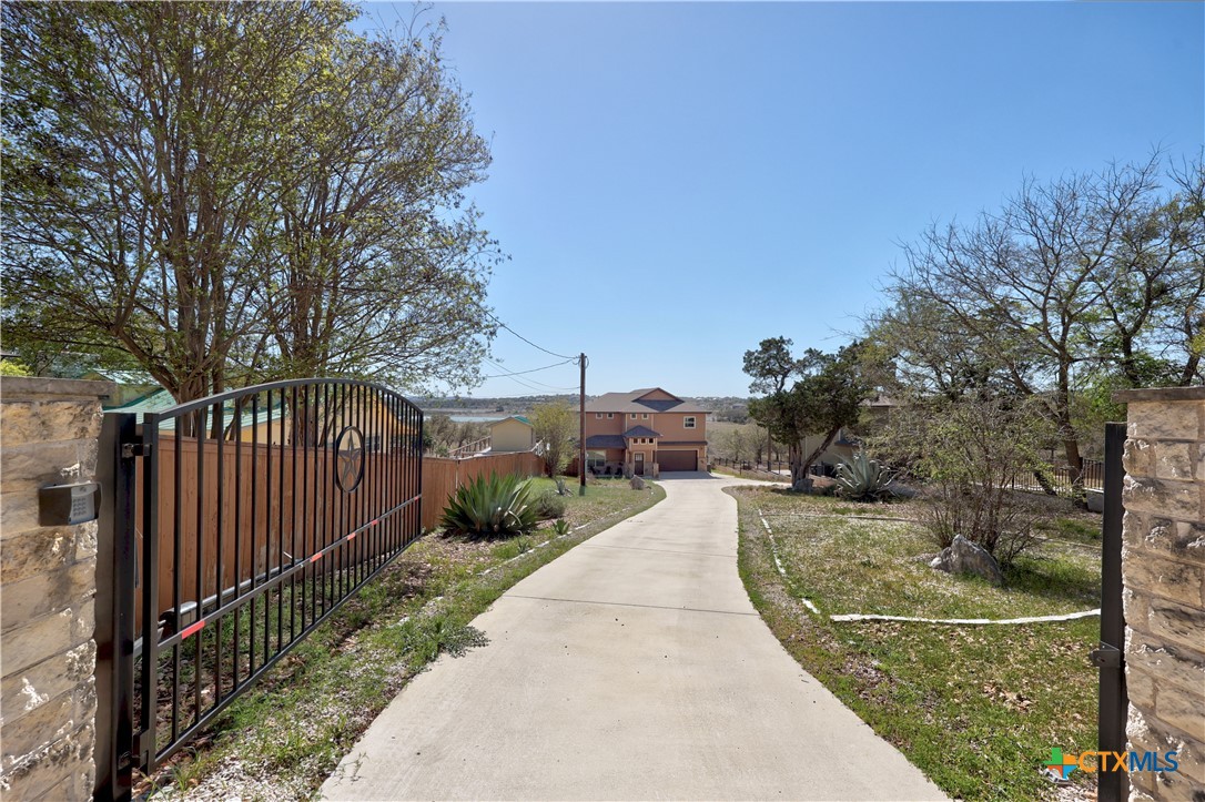 1748 Lakeshore Drive Property Photo 3