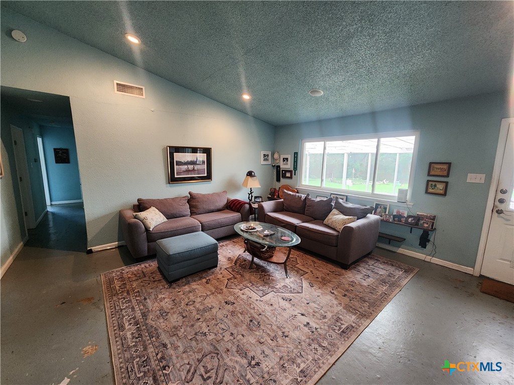5222 Pine Place Property Photo 4