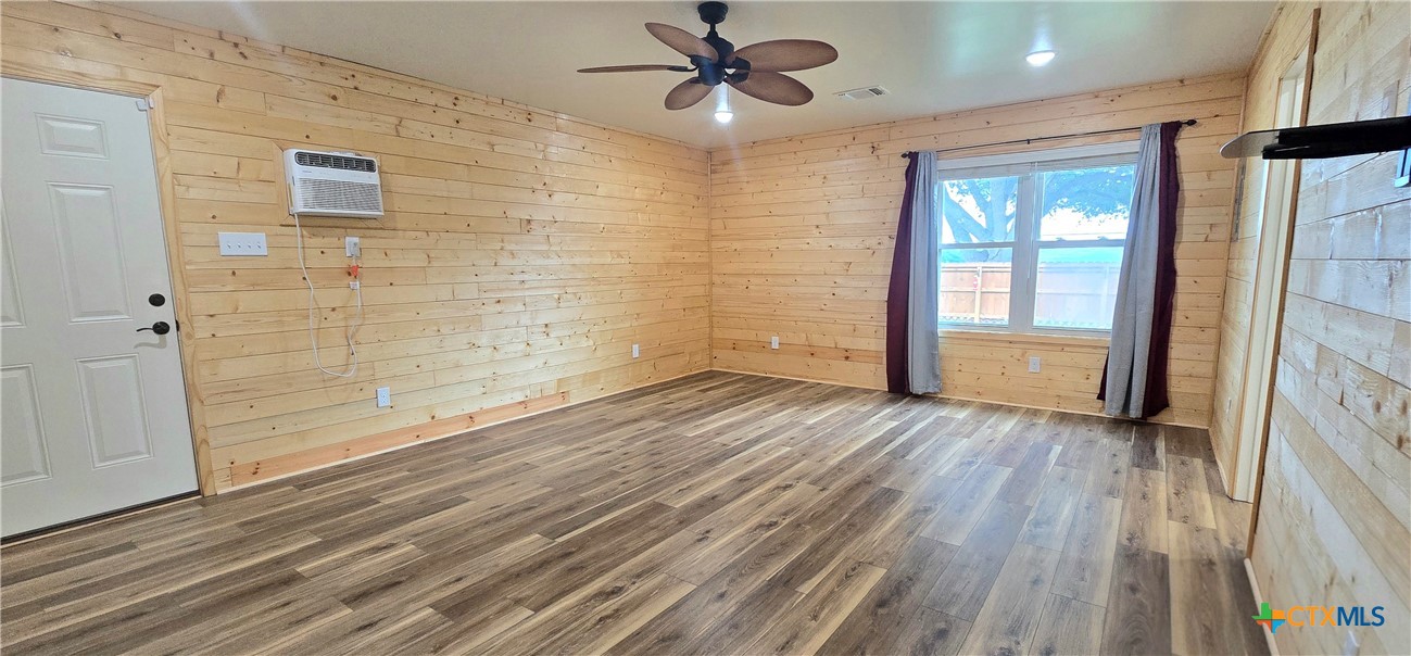 110 Live Oak Street Property Photo 25