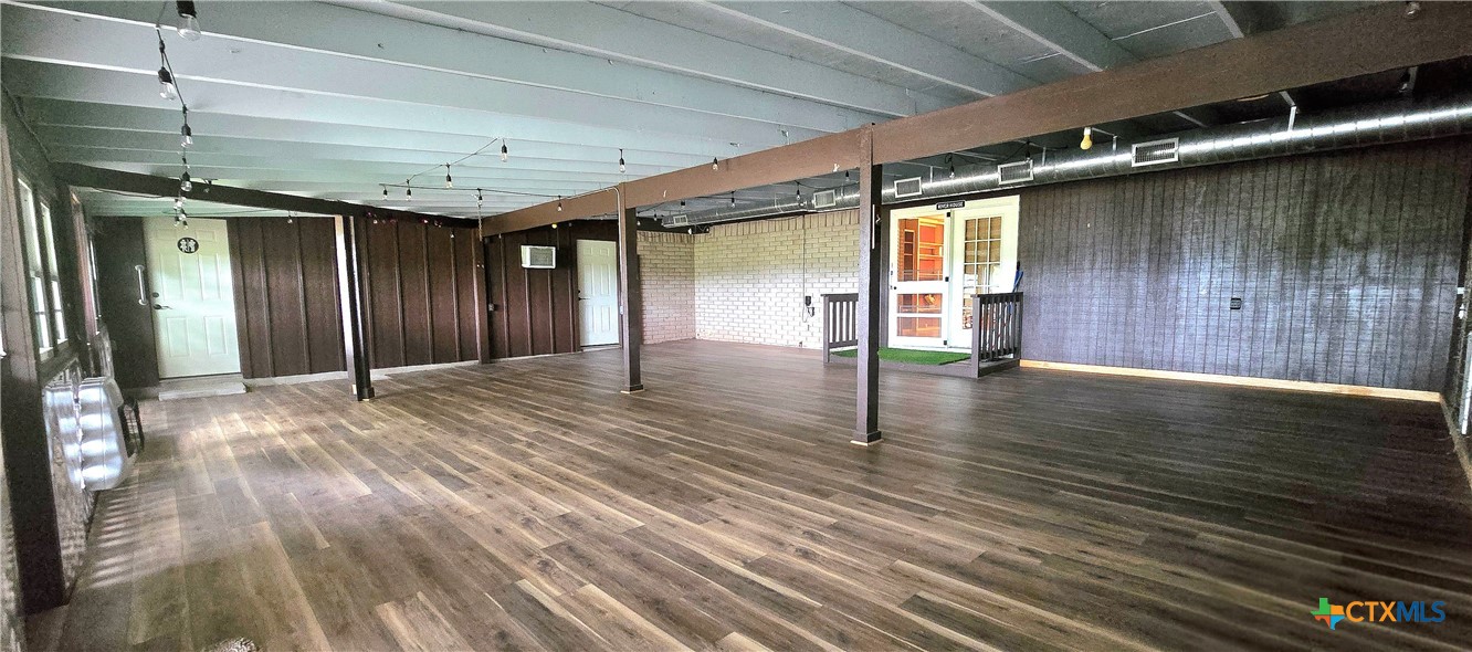110 Live Oak Street Property Photo 35