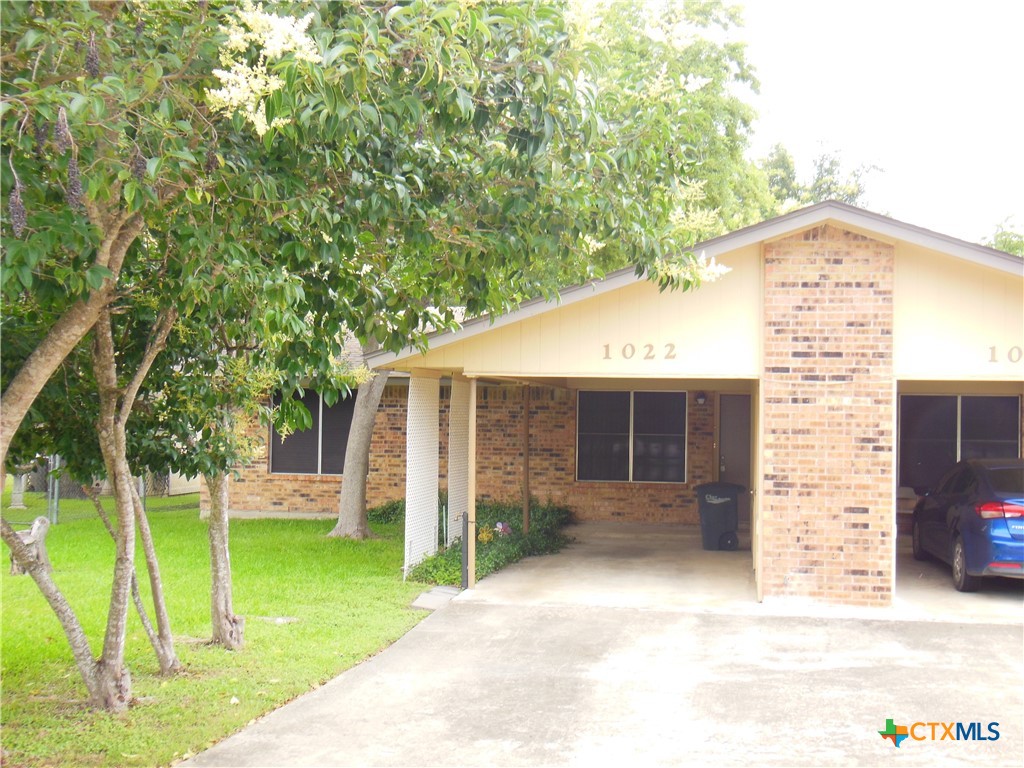 1022 Clover Circle Property Photo 1