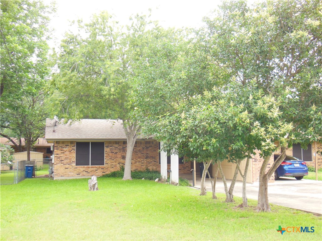 1022 Clover Circle Property Photo 2