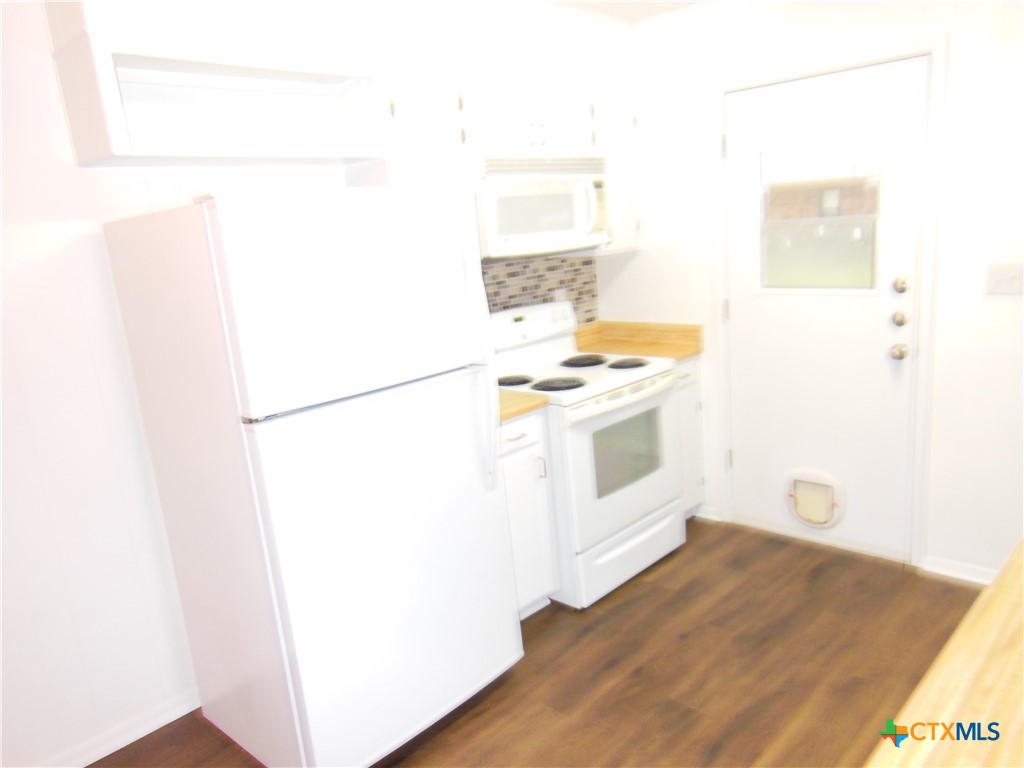 1022 Clover Circle Property Photo 6