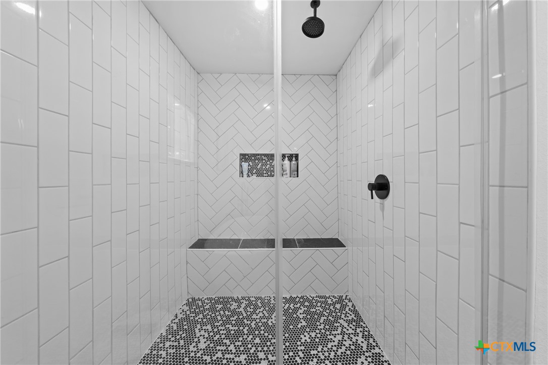 702 E Sandy Lane Property Photo 30
