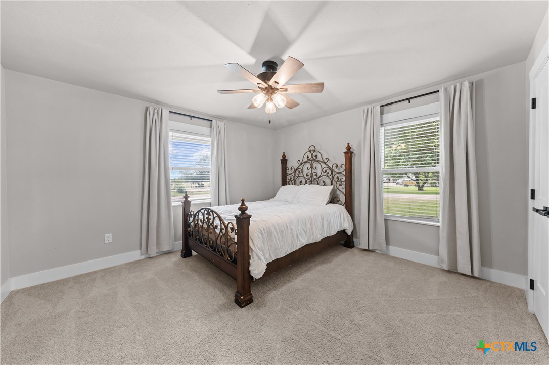 702 E Sandy Lane Property Photo 34