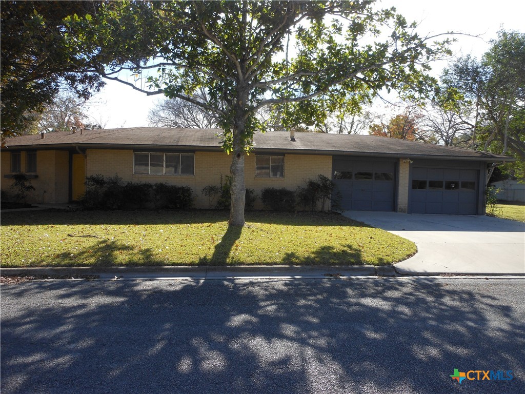 1441 Robin Lane Property Photo 1
