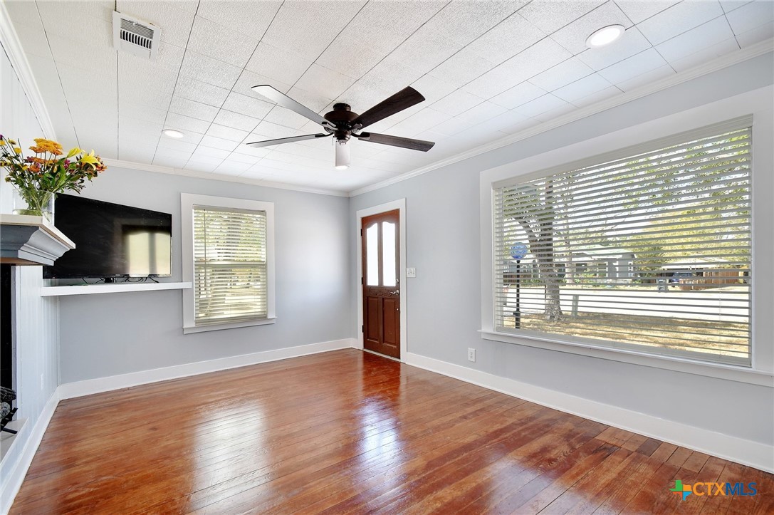717 S Laurel Avenue Property Photo 3