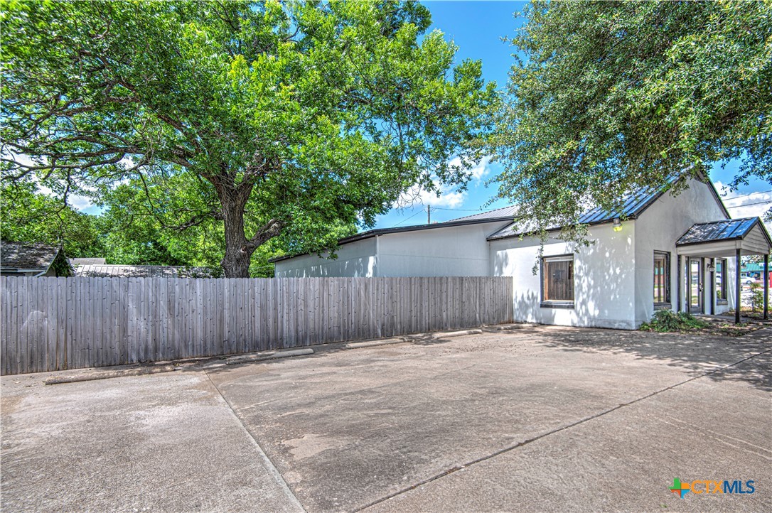 1509 Avenue J Property Photo 4