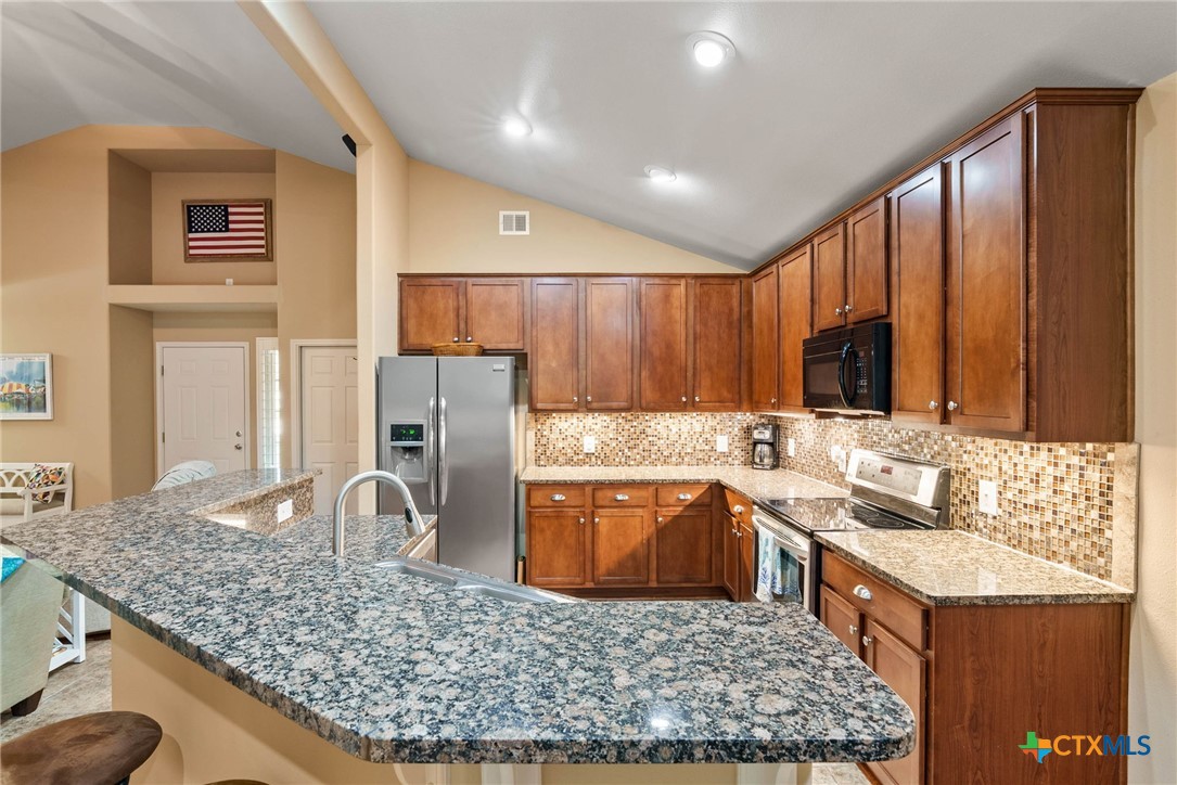 105 Pecan Harbor Street Property Photo 8