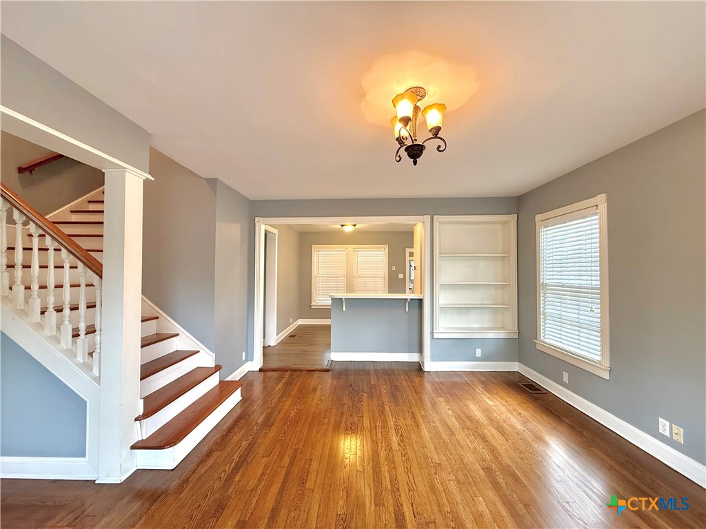 1403 N Bridge Street Property Photo 6