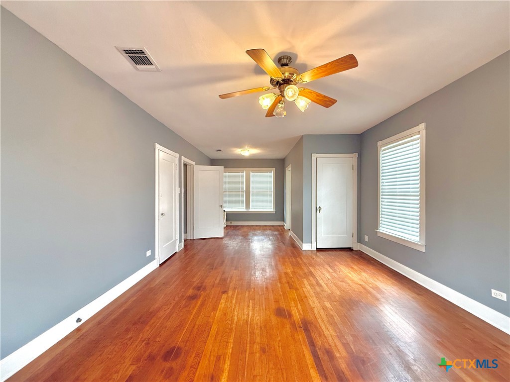 1403 N Bridge Street Property Photo 19